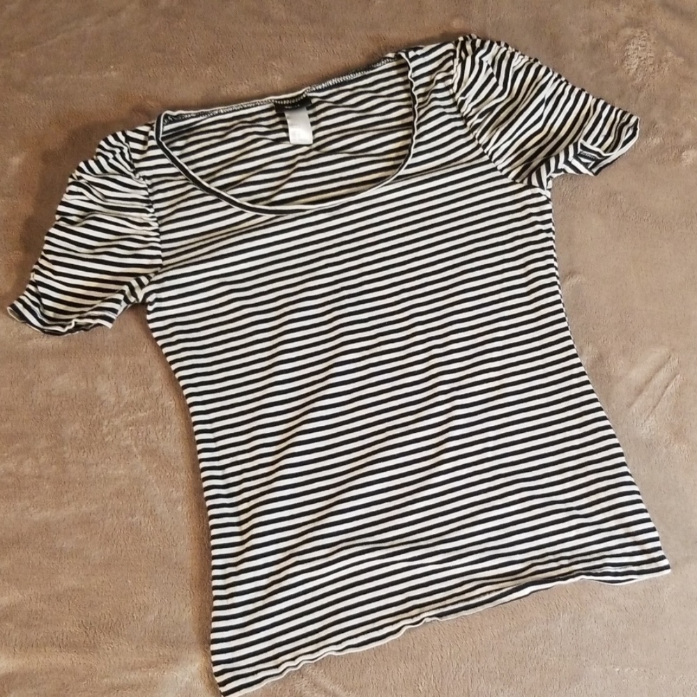 2/$16💎H&M Striped Top
